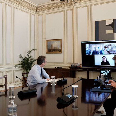 Ο Κυριάκος Μητσοτάκης σε σύσκεψη μέσω τηλεδιάσκεψης για την προστασία των ευάλωτων κοινωνικών ομάδων από τον κορωνοϊό