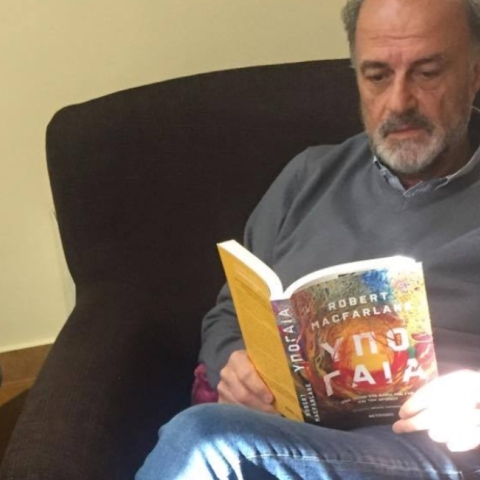 #menoumespiti με την Athens Voice: Ο ιδρυτής των εκδόσεων Μεταίχμιο, Νώντας Παπαγεωργίου, περιγράφει μία μέρα στο σπίτι, εν μέσω πανδημίας κορωνοϊού