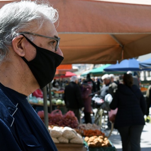 Οι υφασμάτινες μάσκες δεν προστατεύουν από τον κορωνοϊό