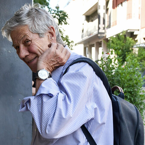 Σάλο προκάλεσε ο Μάκης Μπαλαούρας που δημοσίευσε φωτογραφία με τον Γλέζο στο νοσοκομείο