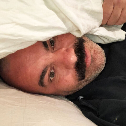 O Βασίλης Καλλίδης μένει σπίτι και μαγειρεύει κοτόσουπα