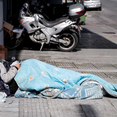 Νέες δομές φιλοξενίας στην Αθήνα για άστεγους και χρήστες 