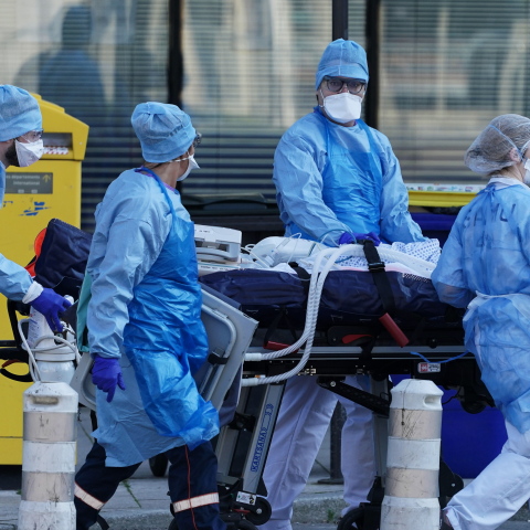 Εκατοντάδες νεκροί σε γηροκομεία στη Γαλλία 