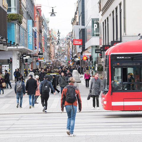 Ποια καραντίνα; Στη Σουηδία με πάνω από 5.400 κρούσματα κορωνοϊού, ο κόσμος κυκλοφορεί κανονικά έξω