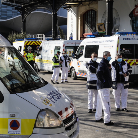 Γαλλία: 588 νέα θύματα, εκατοντάδες οι νεκροί σε ιδρύματα 