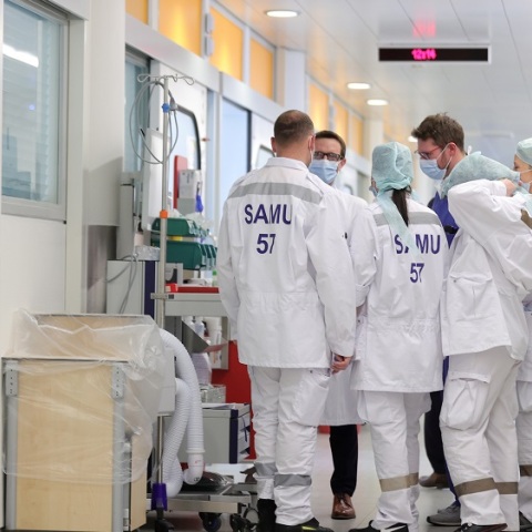 Επίδομα στο υγειονομικό προσωπικό της Ρουμανίας λόγω κορωνοϊού