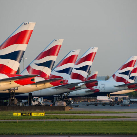 Καθηλωμένα τα αεροπλάνα στη Μεγάλη Βρετανία λόγω κορωνοϊού