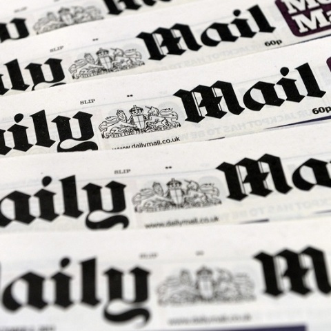 Κορωνοϊός: Η Daily Mail κάνει μειώσεις στους μισθούς με αντάλλαγμα μετοχές 