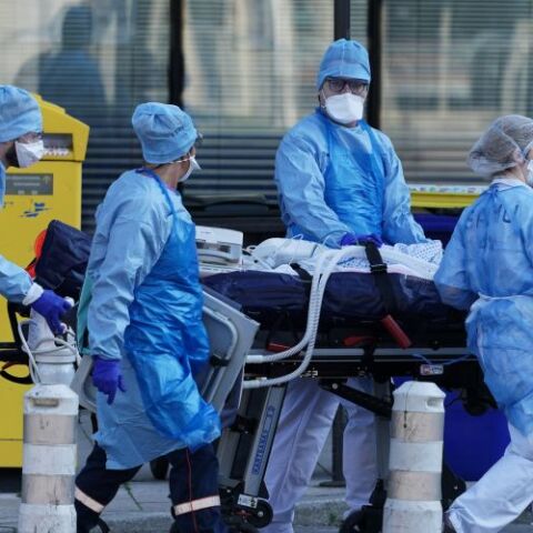 833 νέοι θάνατοι στη Γαλλία λόγω κορωνοϊού