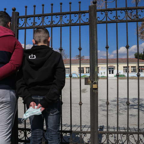 Πώς μιλάμε σε παιδιά και εφήβους για τον κορωνοϊό 