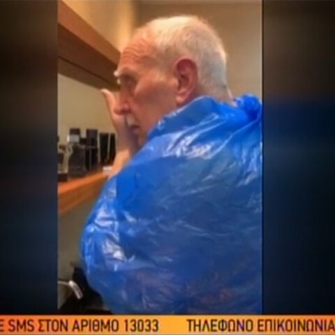 Ο Γιώργος Παπαδάκης κουρεύτηκε μόνος του