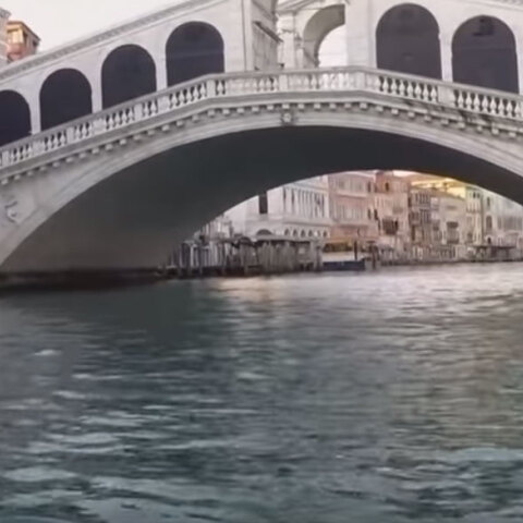 Κορωνοϊός: Καμία γόνδολα δεν κυκλοφορεί πλέον στα κανάλια της Βενετίας