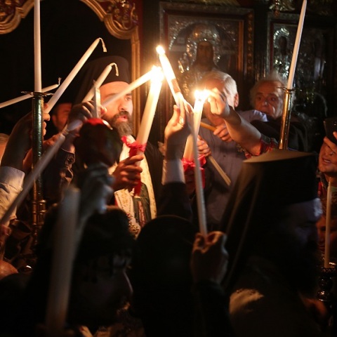 Δεν επιτρέπεται η μεταφορά κατ΄οίκον για το Άγιο Φως