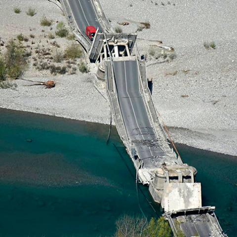 Kατάρρευση γέφυρας μεταξύ Γένοβας και Φλωρεντίας