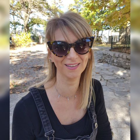 Η Μαρία Νίκα, ταμίας σε σούπερμάρκετ