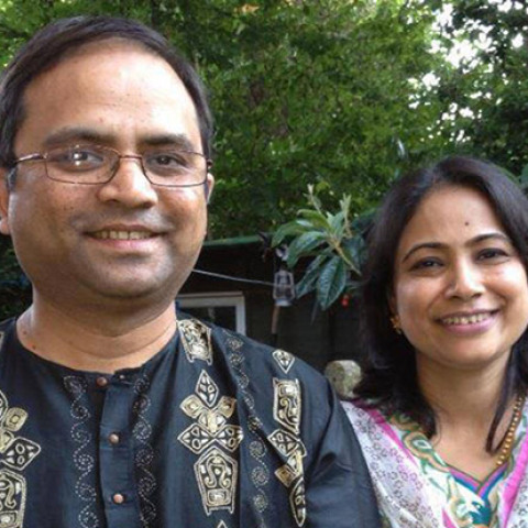 O γιατρός Abdul Mabud Chowdhury με τη σύζυγό του