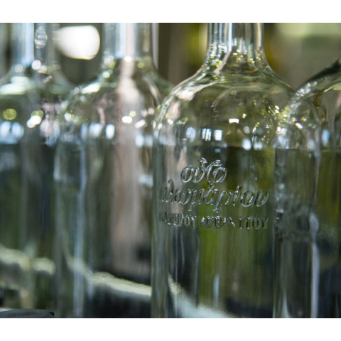 11 τόνοι οινόπνευμα δωρεά από την Ποτοποιία Πλωμαρίου Ι. Αρβανίτη