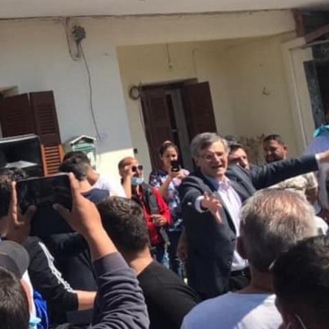 Ο Σωτήρης Τσιόδρας στον οικισμό ρομά στη Λάρισα