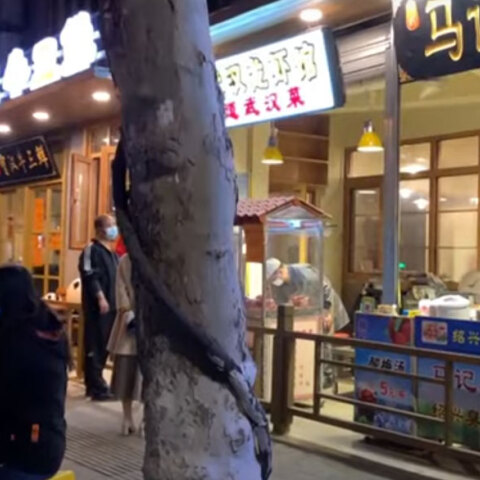 Κορωνοϊός: Ουχάν... by night μετά τον τερματισμό της καραντίνας - Νυχτερινή έξοδος για τους κατοίκους