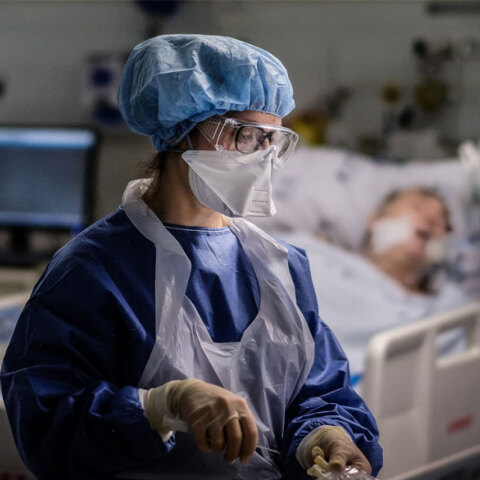 Το τελευταίο 24ωρο πέθαναν στις ΗΠΑ περισσότεροι από 2.000 ασθενείς με κορωνοϊό