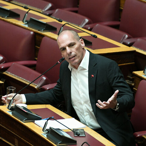 Κορωνοϊός - Απαγόρευση κυκλοφορίας: Ένταση Γιάνη Βαρουφάκη με στελέχη του Λιμενικού Σώματος