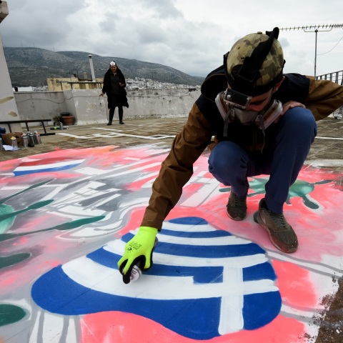 ΚΟΡΩΝΟΙΟΣ ΕΠΙΔΗΜΙΑ ΠΑΝΔΗΜΙΑ ΑΠΟΜΟΝΩΣΗ ΜΕΝΟΥΜΕ ΣΠΙΤΙ ΓΚΡΑΦΙΤΙ ΤΑΡΑΤΣΑ ΤΕΧΝΗ
