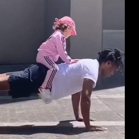 Ο Ολυμπιακός κάνει παιχνίδι το «Μένουμε Σπίτι»