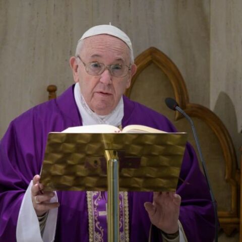 Ο Πάπας Φραγκίσκος ενάντια στη βία κατά των γυναικών