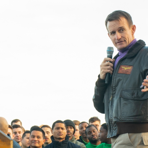 Ο πλοίαρχος Μπρετ Κρόζιερ