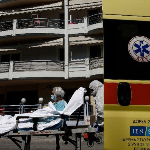 Κορωνοϊός - Καρέ - καρέ η μάχη του ΕΚΑΒ