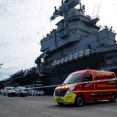 Δεκάδες κρούσματα κορωνοϊού στο μοναδικό αεροπλανοφόρο της Γαλλίας