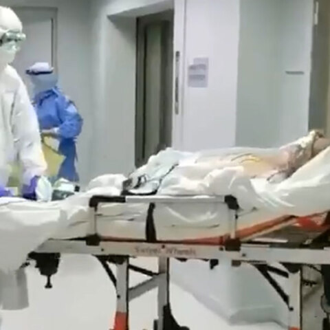 «Στο καλό!»: Ασθενής με κορωνοϊό βγαίνει από την Εντατική στο Νοσοκομείο Ασκληπιείο της Βούλας