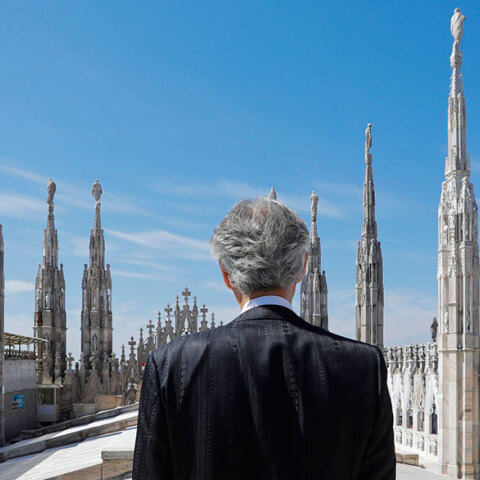 Έσπασε όλα τα ρεκόρ η συναυλία του Αντρέα Μποτσέλι στον καθεδρικό του Μιλάνου