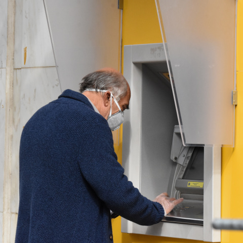 Από αύριο η προκαταβολή 400 ευρώ στους επιστήμονες 