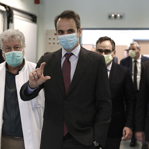 Με μάσκα στο Εθνικό Κέντρο Αιμοδοσίας ο Κυριάκος Μητσοτάκης