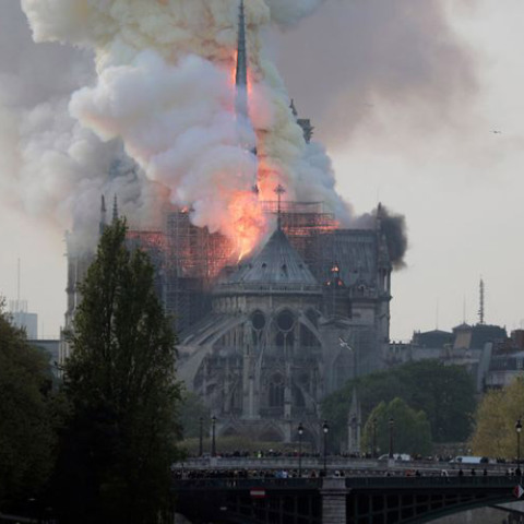 Φωτιά - Παναγία των Παρισίων