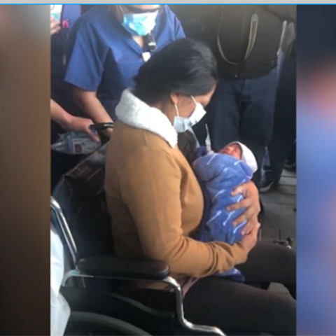 Γέννησε ενώ βρισκόταν σε τεχνητό  κώμα λόγω κορωνοϊού