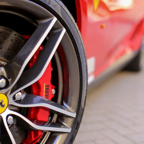 Παρά τον κορωνοϊό η μία παραγγελία διαδέχεται την άλλη για τα νέα μοντέλα της Ferrari