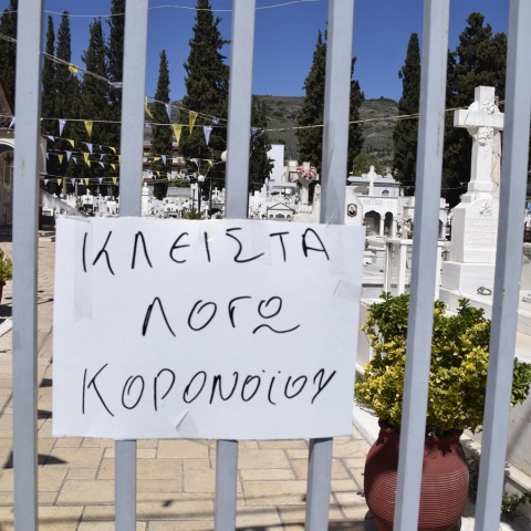 Μητέρα 17χρονου που έχασε τη ζωή του σε τροχαίο, βρέθηκε παράνομα σε κοιμητήριο δηλώνοντας ότι δεν μπορούσε να αφήσει το παιδί της με σβησμένο το καντήλι 