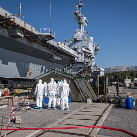 Γέμισε ναύτες με κορωνοϊό το Γαλλικό αεροπλανοφόρο Σαρλ Ντε Γκολ, περίπου 940 από τους 2.300 είναι θετικοί στον COVID-19