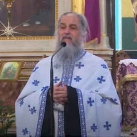 Ιερέας κατά αποφάσεων για κλείσιμο των εκκλησιών