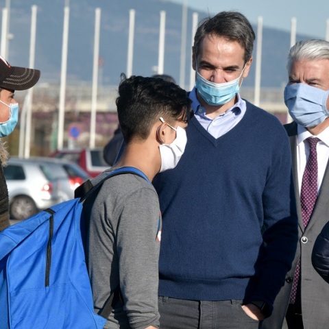 Ο Μητσοτάκης στην αναχώρηση των 49 ασυνόδευτων 