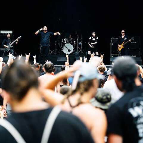 Το συμφωνικό heavy metal συγκρότημα Fallen Arise 