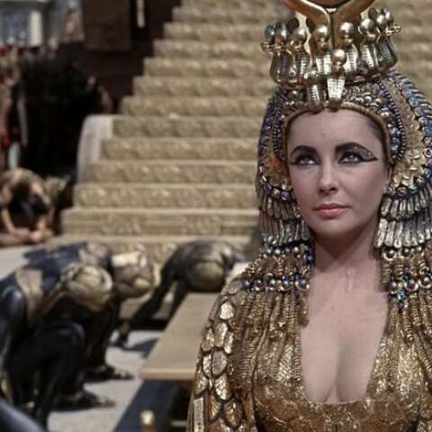 Η Ελίζαμπεθ Τέιλορ στην ταινία Κλεοπάτρα