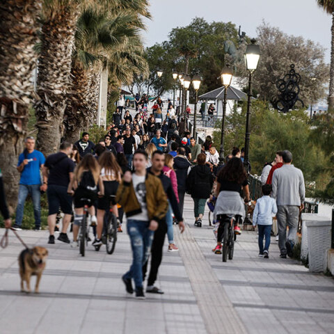 Συνωστισμός το απόγευμα της Κυριακής Πάσχα στον Φλοίσβο  