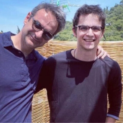 Πάσχα στη βεράντα για την οικογένεια Μητσοτάκη  © Facebook