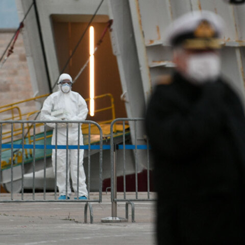 Το πλοίο «Ελευθέριος Βενιζέλος» όταν τέθηκε σε καραντίνα