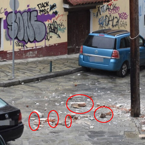 Κοζάνη: Στη μέση του δρόμου έπεσαν τούβλα και σοβάδες