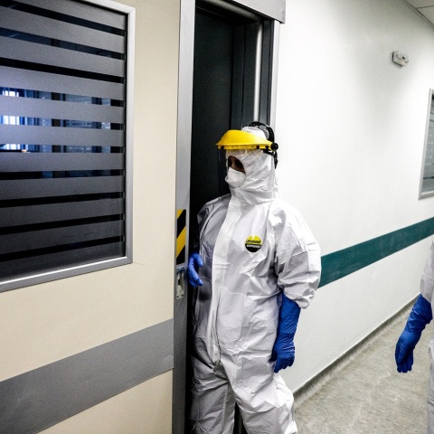 ΝΟΣΟΚΟΜΕΙΟ ΕΝΤΑΤΙΚΗ ΜΟΝΑΔΑ COVID19 ΚΟΡΟΝΟΙΟΣ ΚΟΡΩΝΟΙΟΣ ΠΡΟΕΤΟΙΜΑΣΙΑ ΝΟΣΗΛΕΥΤΗΣ ΝΟΣΗΛΕΥΤΕΣ