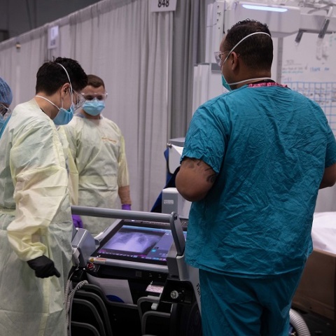 Ο κυβερνήτης της Νέας Υόρκης πιστεύει ότι ο κορωνοϊός έφτασε στην πόλη του από την Ευρώπη